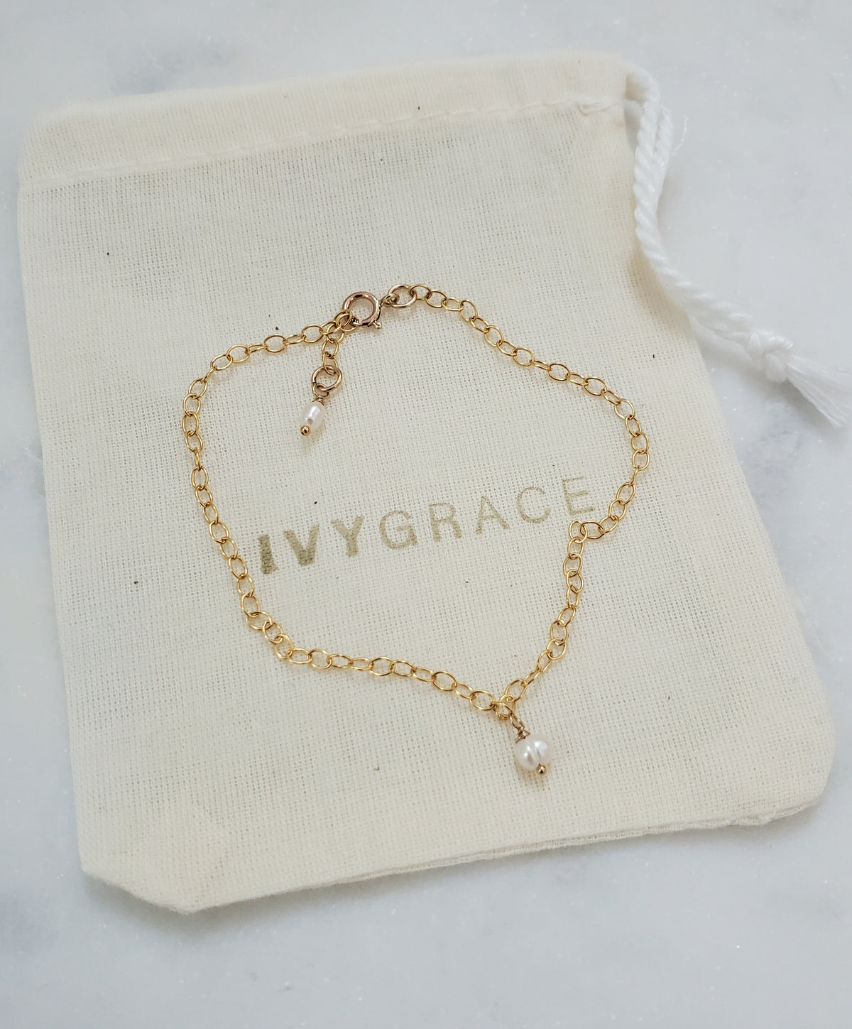 Dainty gold chain & freshwater pearl bracelet